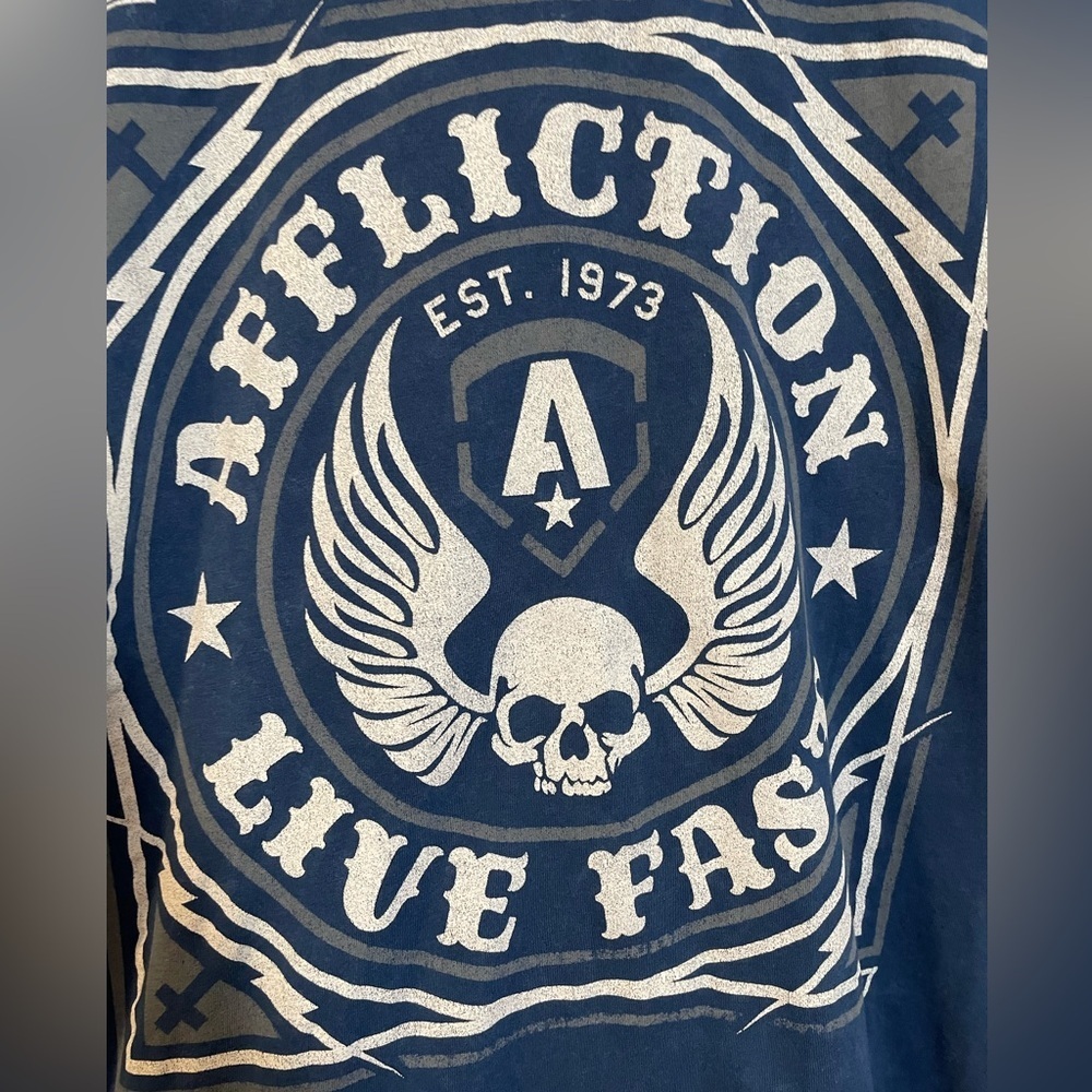 Vintage Affliction Live Fast Shirt Blue & White Men Large Skull Wings Grunge Y2K - Picture 4 of 6